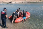 Su seviyesinin yükselmesiyle mahsur kalan 10 kişi botla kurtarıldı 