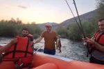 Suların yükselmesi sonucu nehir ortasındaki adada mahsur kalan 2 kişi kurtarıldı 