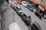 Sultangazi’de kuryeye araç çarptı: O anlar kamerada 