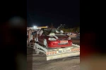 Süsleri bozulmasın diye nişan arabasını çekici üstünde tören salonuna götürdüler 