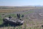 Takla atan otomobildeki 2 kişi hayatını kaybetti