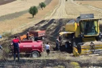 Tarladaki hasat sırasında biçerdöverin çıkardığı yangın, köyde bekletilen su tankeriyle söndürüldü 