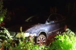 Tarlaya uçtuğu otomobilini bırakıp gitti 