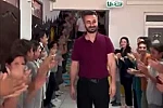 Tayini çıkan öğretmen, 10 yıldır görev yaptığı okuldan alkışlarla uğurlandı 