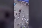 Taziye evinde husumetlilerini tabancayla kovaladı