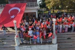 TCG Anadolu ve TCG Heybeliada Yalova’da vatandaşları selamladı