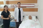 Tenis oynarken omuz çıkığı yaşayan 64 yaşındaki hasta, kullanılan özel plakla sağlığına kavuştu 