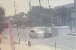 Ters yönden çıkan araç otomobille çarpıştı: 2 kişinin yaralandığı kaza kamerada