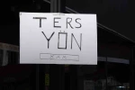 Ters yöne giren araçlar bıktırdı, esnaf kendi çözümünü buldu