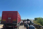 Tır ile traktör çarpıştı: 1 yaralı 