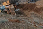 Tokat’ta uçuruma yuvarlanan traktörü kurtarmaya giden kepçe de devrildi 