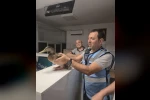 Trafiği durdurup ördeği kurtardılar