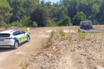 Trafik uygulamasını görünce motosikletini ormanlık alana bırakıp kaçtı, cezadan kaçamadı