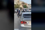 Trafikte döner bıçaklı kavga kamerada 