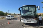 Traktör ve otobüs çarpıştı, kaza ucuz atlatıldı