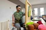 Tüm birikimi ile açtığı halı dokuma atölyesinde hayallerini kumaşa döküyor