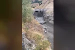 Tunceli’de heyelan anı kameralara yansıdı