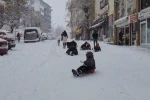 Tunceli’de yılbaşı tatilinin tadını çocuklar çıkarıyor 