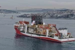 Türk sondaj gemisi Yıldırım İstanbul Boğazı’ndan geçti 