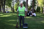 Türkü duyunca dayanamayan temizlik görevlisinin sesi dinleyenleri mest etti 
