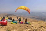 Tut’un termalleri paraşütçüleri gökyüzünde tuttu