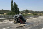 Uşak’ta takla atarak karşı şeride geçen otomobilde aynı aileden 4 kişi yaralandı