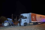 Uşak’ta traktör ile tır çarpıştı: 1 ölü, 1 yaralı