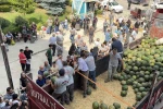 Uşûr olarak 20 ton karpuz dağıttı