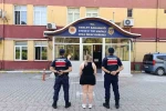Uyuşturucu suçundan aranan genç kadın Kuşadası’nda yakalandı