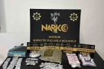 Uyuşturucu tacirlerine ağır darbe: 900 gram skunk, kokain ve pres makinesi ele geçirildi 
