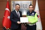 Vali Hacıbektaşoğlu’ndan trafik ekiplerine başarı belgesi 