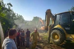 Yangında bin balya saman ve traktör alevlere teslim oldu
