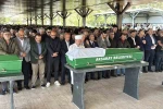 Yangında ölen yaşlı kadın son yolculuğuna uğurlandı 