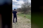 Yanına yaklaşan tilkiyi elleriyle besledi 