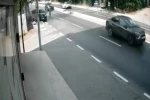 Yayaya çarpmamak için direksiyonu kırdı, kaza böyle geldi 
