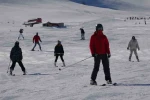 Yoğun kar yağışı Abalı Kayak Merkezi’ni yeniden hareketlendirdi 