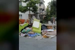 Yol kenarına bırakılan mobilyalar ve atıkların önüne geçilemiyor