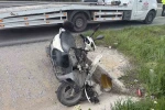 Yoldan çıkan motosikletten düşen 1’i çocuk 3 kişi yaralandı 