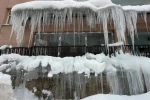 Yüksekova’da 3 metrelik buz sarkıtları oluştu 