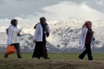Yüksekova’nın fedakar ebeleri gebeler için yollarda 