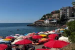 Zonguldak’ta sıcak hava bunalttı, vatandaşlar plaja akın etti 