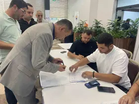 1 oy farkla sonuçlanan seçim kavgaya dönüştü: 3 yaralı
