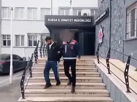 120 saatlik kamera incelemesi, dolandırıcının maskesini düşürdü
