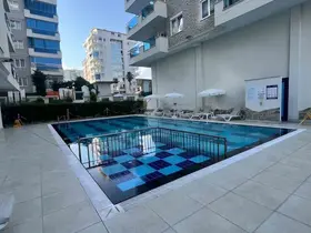 13 yaşındaki kız çocuğunun haşema ile havuza girmesine izin vermeyen Rus uyruklu site yöneticisi tutuklandı
