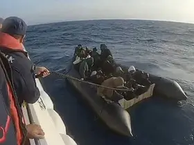 18 düzensiz göçmen yakalandı, 25 göçmen kurtarıldı