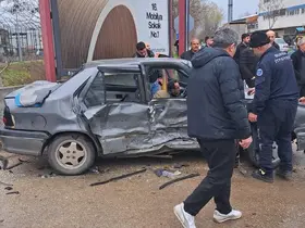 2 aracın karıştığı kazada 4’ü çocuk 9 kişi yaralandı