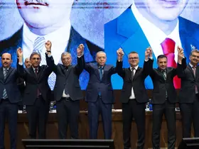 2 Belediye Başkanı AK Parti’ye katıldı