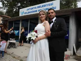 27 bin 20 depremzede çift evlilik kredisiyle yuvasını kurdu
