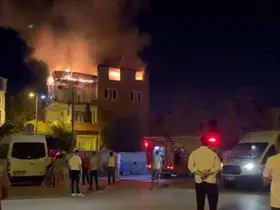 3 katlı ev alevlere teslim oldu
