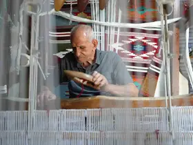 3 metrekarelik dükkanından dünyaya açılıyor
